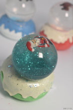 Load image into Gallery viewer, Snow Globe Bath Bomb